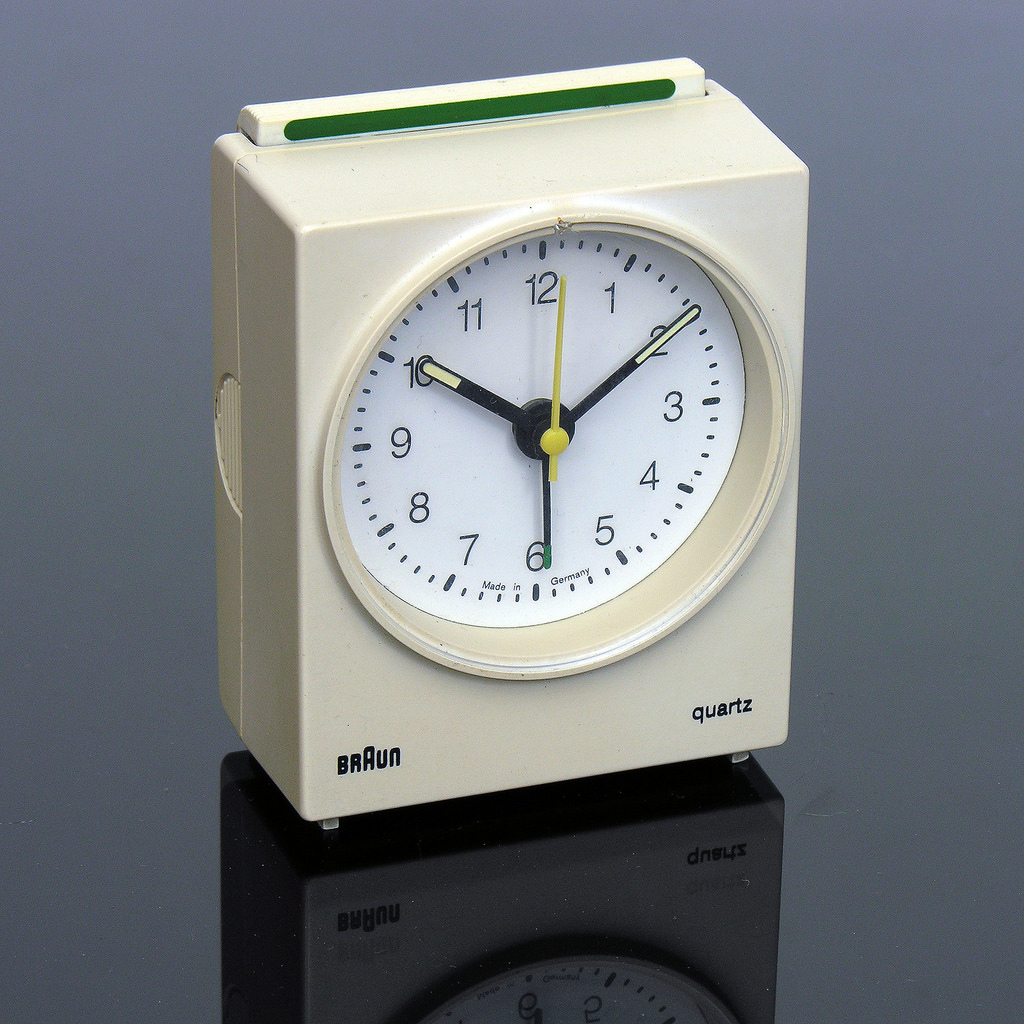 Reloj Despertador AB 30 color blanco - 1.800 Productos Braun diseñados por  Dieter Rams y su equipo