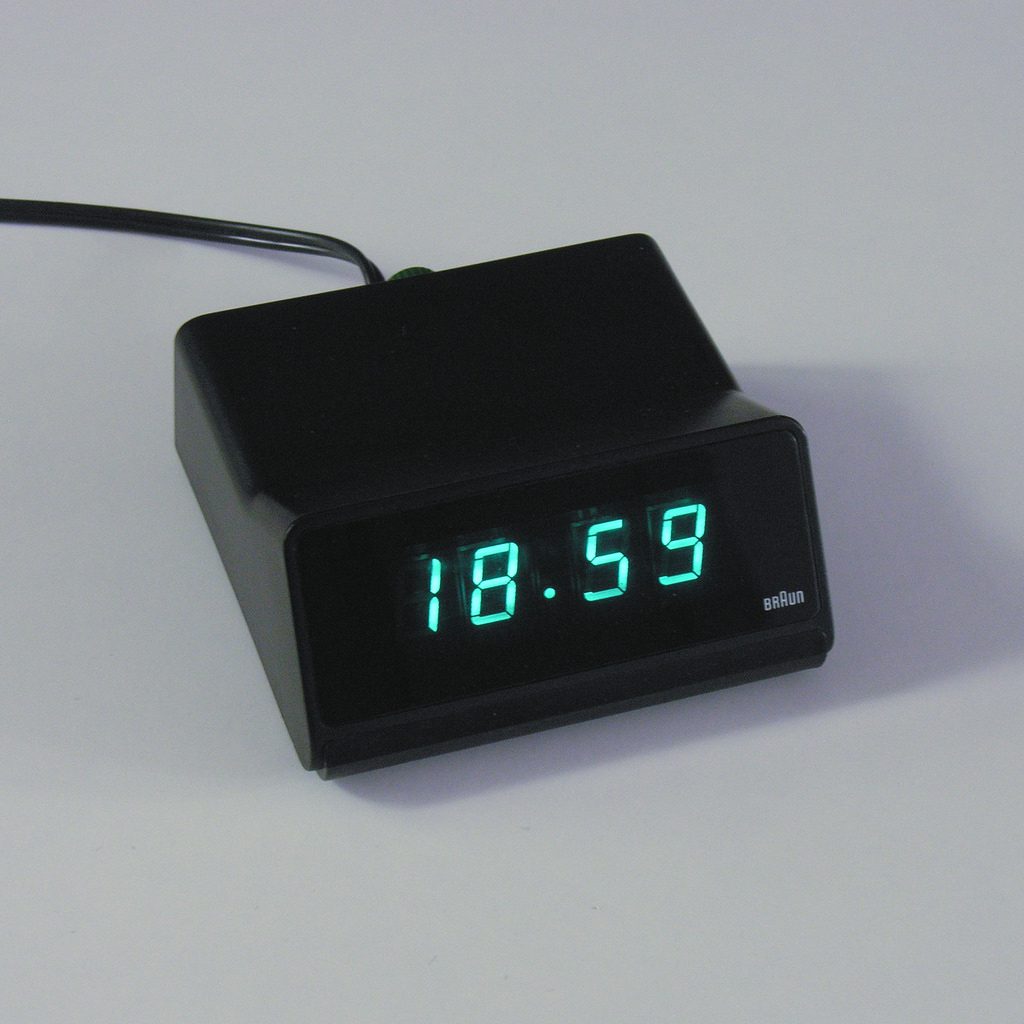 Reloj Despertador DN 40 color negro - 1.800 Productos Braun diseñados por  Dieter Rams y su equipo