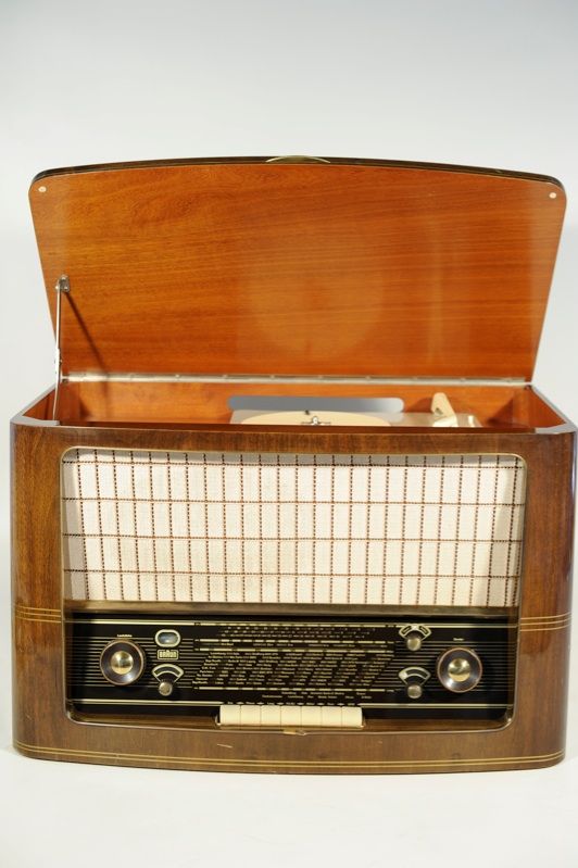 Significado Escoba Seminario Radio y Tocadiscos Phono 99 UKW - 1.800 Productos Braun diseñados por  Dieter Rams y su equipo